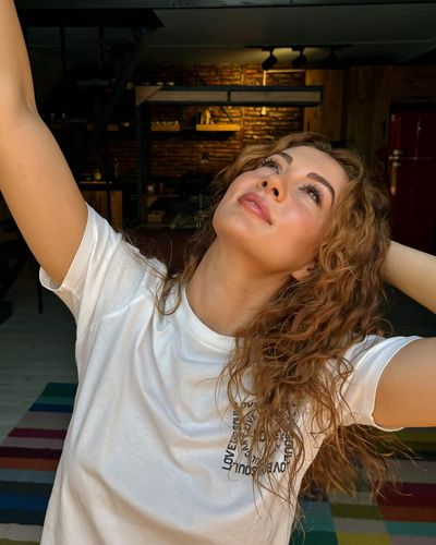 Burcu Özberk seksi ifşa fotoğrafı 1739