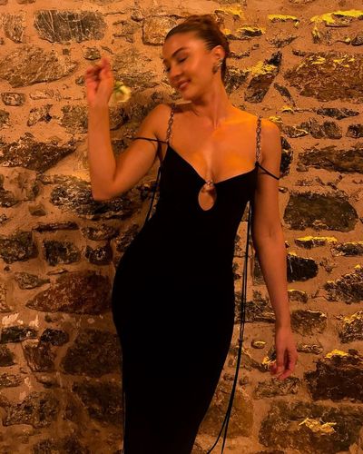 Burcu Özberk seksi ifşa fotoğrafı 1836