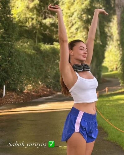 Burcu Özberk seksi ifşa fotoğrafı 11047