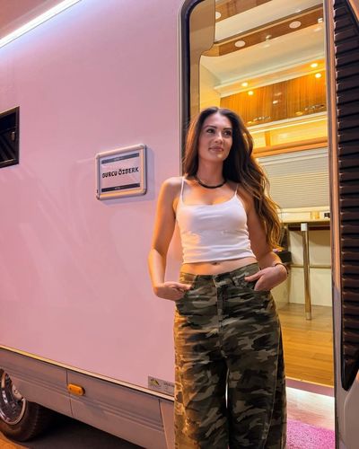 Burcu Özberk seksi ifşa fotoğrafı 9602