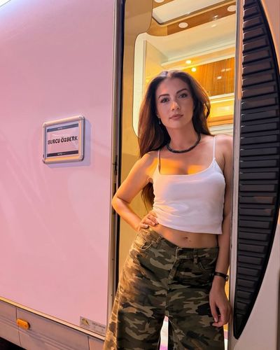 Burcu Özberk seksi ifşa fotoğrafı 2020