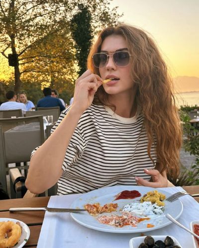 Burcu Özberk seksi ifşa fotoğrafı 8