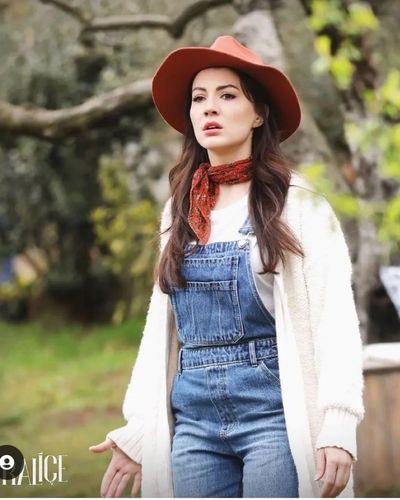 Burcu Özberk seksi ifşa fotoğrafı 93689