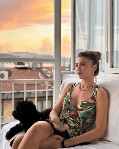 Burcu Özberk seksi ifşa fotoğrafı 93614