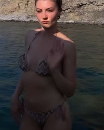 Burcu Özberk seksi ifşa fotoğrafı 93400