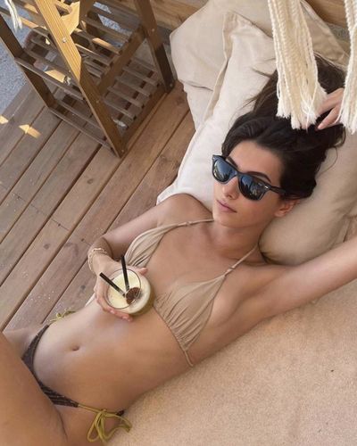 Buse İskenderoğlu seksi ifşa fotoğrafı 2 — Buse İskenderoğlu In Italy (2022)