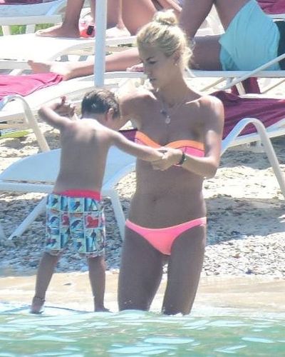 Çağla Şikel seksi ifşa fotoğrafı 135