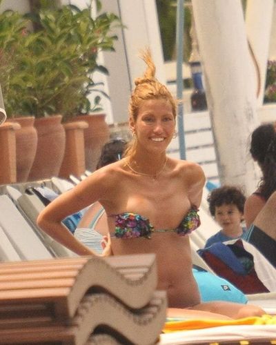 Çağla Şikel seksi ifşa fotoğrafı 137