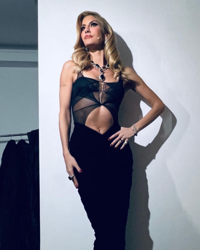 Çağla Şikel seksi ifşa fotoğrafı 17
