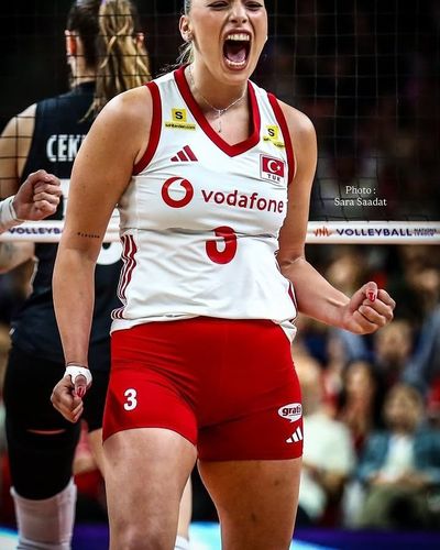 Cansu Özbay seksi ifşa fotoğrafı 19