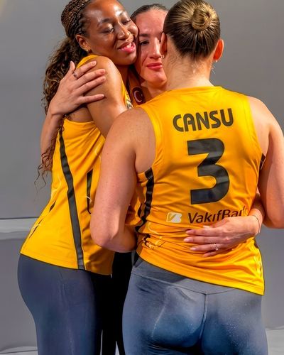 Cansu Özbay seksi ifşa fotoğrafı 34
