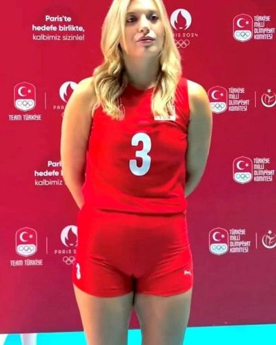 Cansu Özbay seksi ifşa fotoğrafı 3