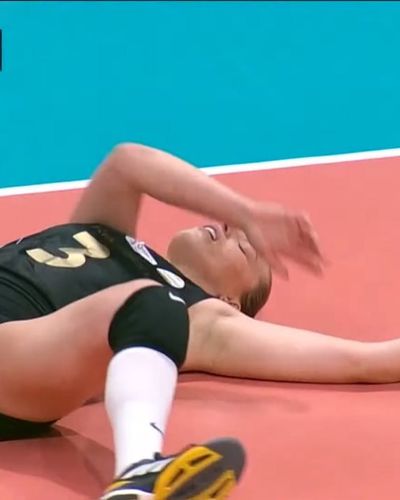 Cansu Özbay seksi ifşa fotoğrafı 5