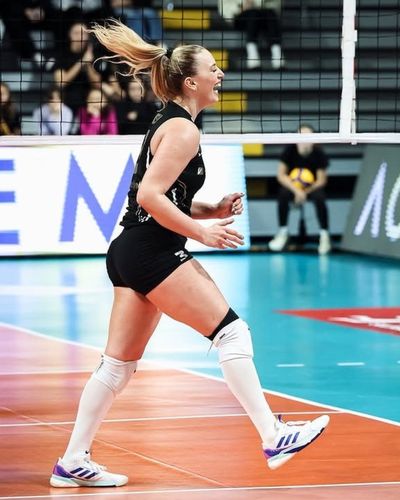 Cansu Özbay seksi ifşa fotoğrafı 8