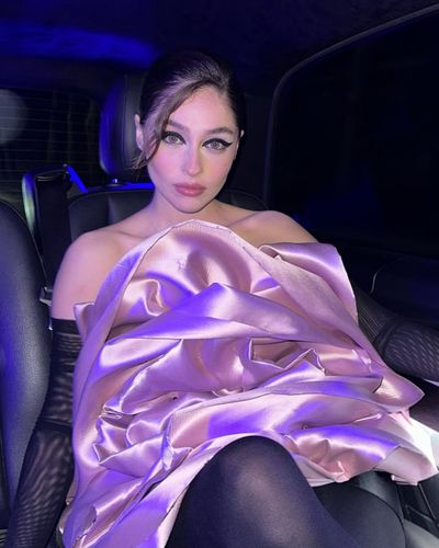 Cemre Baysel seksi ifşa fotoğrafı 101