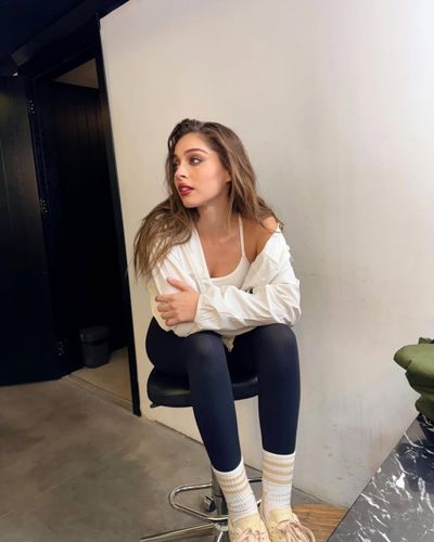 Cemre Baysel seksi ifşa fotoğrafı 104