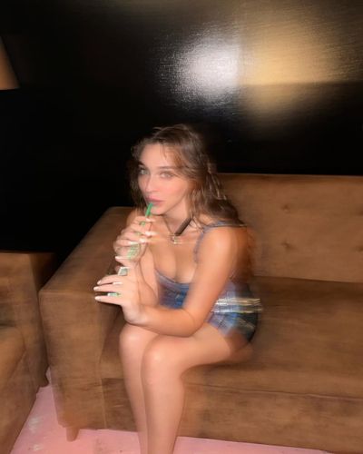 Cemre Baysel seksi ifşa fotoğrafı 107