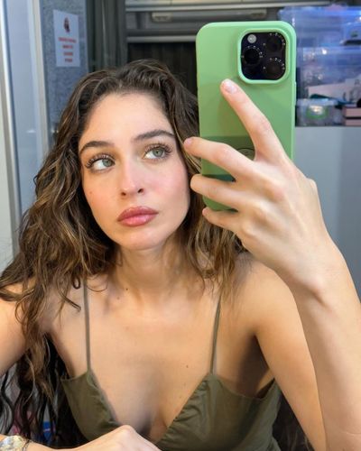 Cemre Baysel seksi ifşa fotoğrafı 111