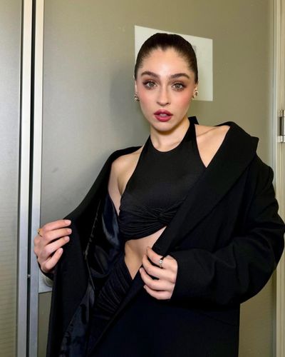 Cemre Baysel seksi ifşa fotoğrafı 130