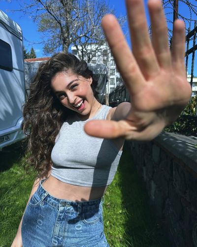 Cemre Baysel seksi ifşa fotoğrafı 136