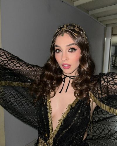 Cemre Baysel seksi ifşa fotoğrafı 137