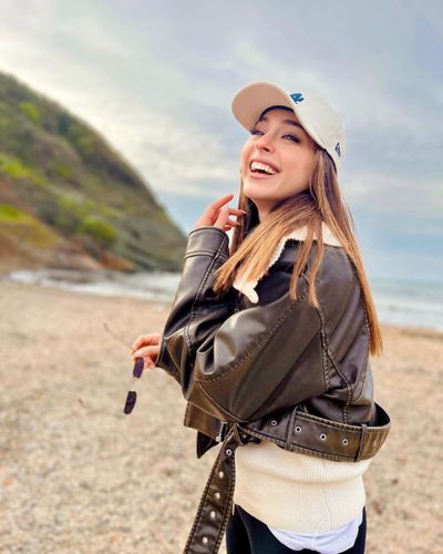 Cemre Baysel seksi ifşa fotoğrafı 162