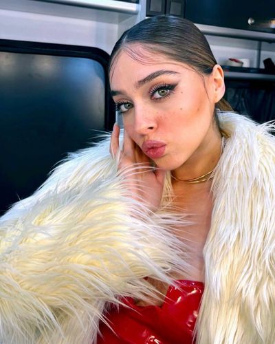 Cemre Baysel seksi ifşa fotoğrafı 163