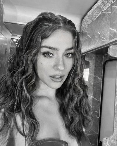 Cemre Baysel seksi ifşa fotoğrafı 168