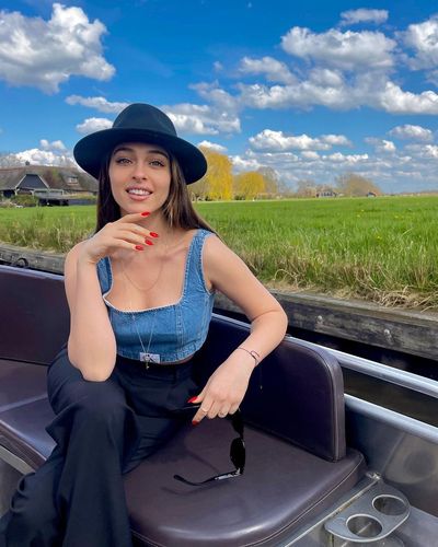 Cemre Baysel seksi ifşa fotoğrafı 180