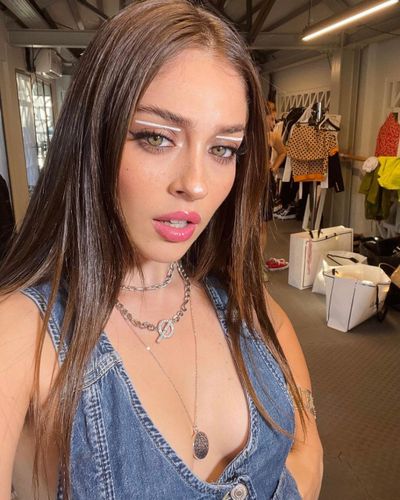 Cemre Baysel seksi ifşa fotoğrafı 219