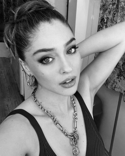 Cemre Baysel seksi ifşa fotoğrafı 221