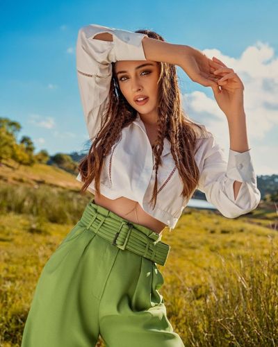 Cemre Baysel seksi ifşa fotoğrafı 224