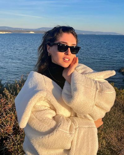 Cemre Baysel seksi ifşa fotoğrafı 265