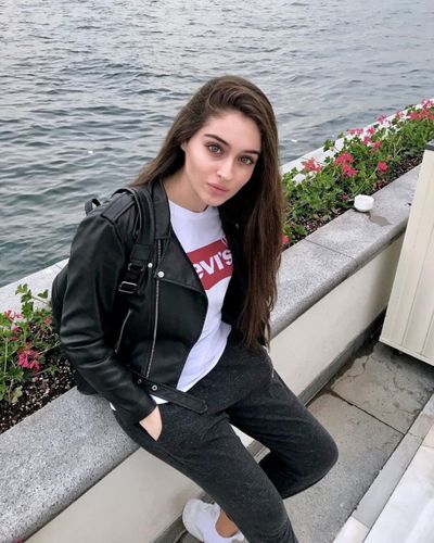 Cemre Baysel seksi ifşa fotoğrafı 269