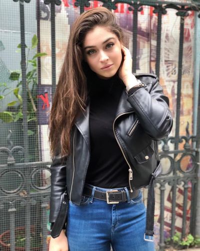 Cemre Baysel seksi ifşa fotoğrafı 272