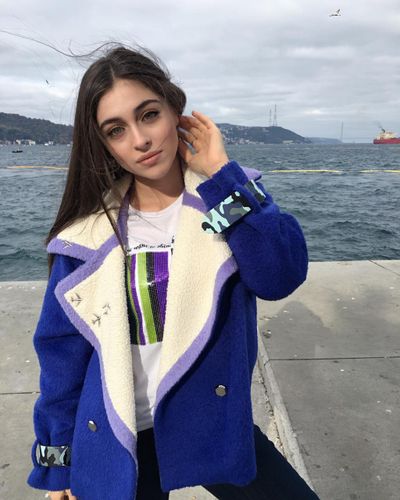 Cemre Baysel seksi ifşa fotoğrafı 275