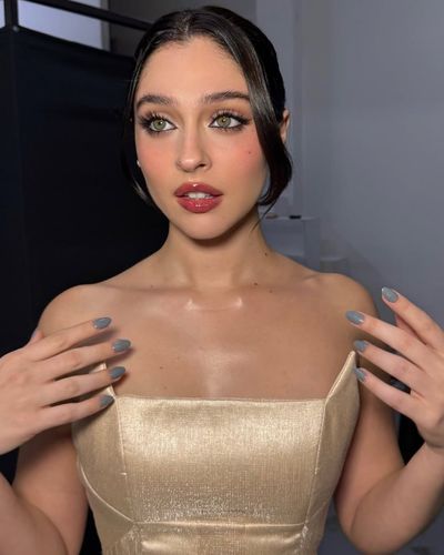 Cemre Baysel seksi ifşa fotoğrafı 28