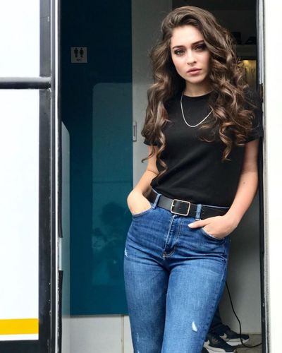 Cemre Baysel seksi ifşa fotoğrafı 293