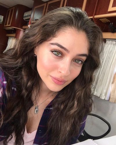 Cemre Baysel seksi ifşa fotoğrafı 295