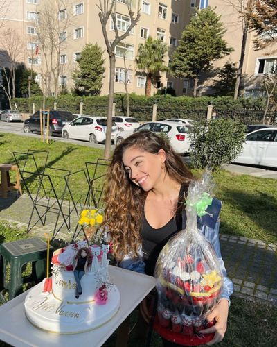 Cemre Baysel seksi ifşa fotoğrafı 306
