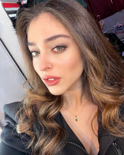 Cemre Baysel seksi ifşa fotoğrafı 314