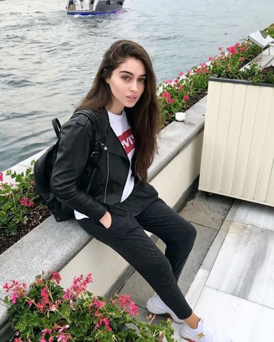 Cemre Baysel seksi ifşa fotoğrafı 317