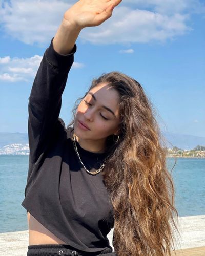 Cemre Baysel seksi ifşa fotoğrafı 324