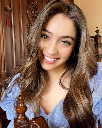 Cemre Baysel seksi ifşa fotoğrafı 331