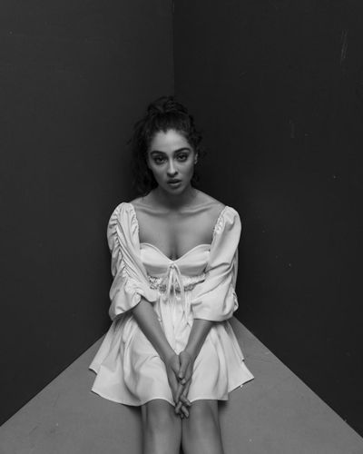 Cemre Baysel seksi ifşa fotoğrafı 332