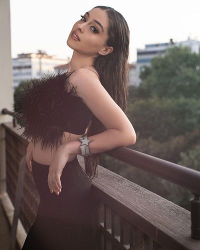 Cemre Baysel seksi ifşa fotoğrafı 334
