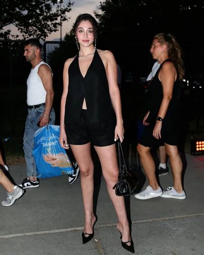Cemre Baysel seksi ifşa fotoğrafı 339
