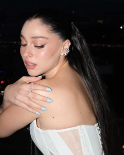 Cemre Baysel seksi ifşa fotoğrafı 344