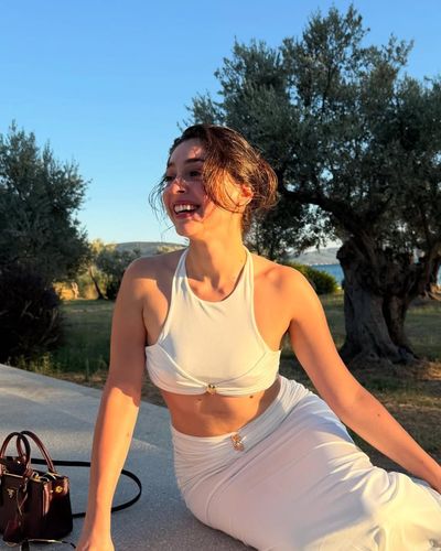 Cemre Baysel seksi ifşa fotoğrafı 350