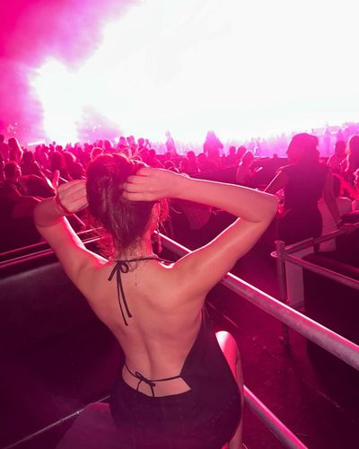 Cemre Baysel seksi ifşa fotoğrafı 35